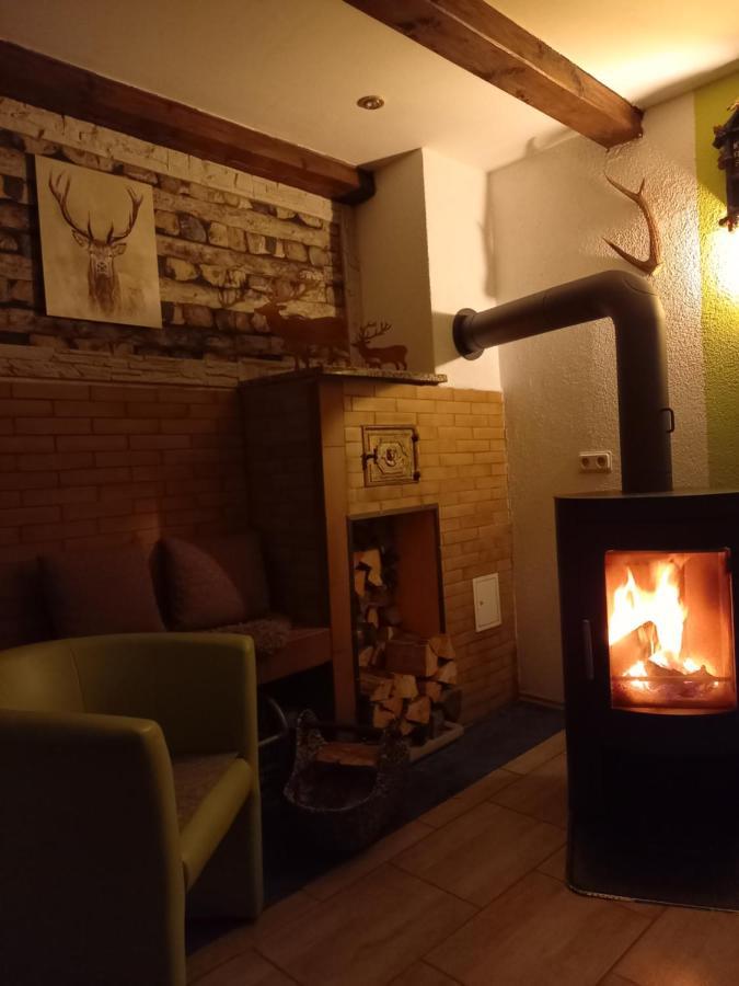 Monteur- Und Ferienwohnung Waldrauschen Fehrenbach Exterior foto